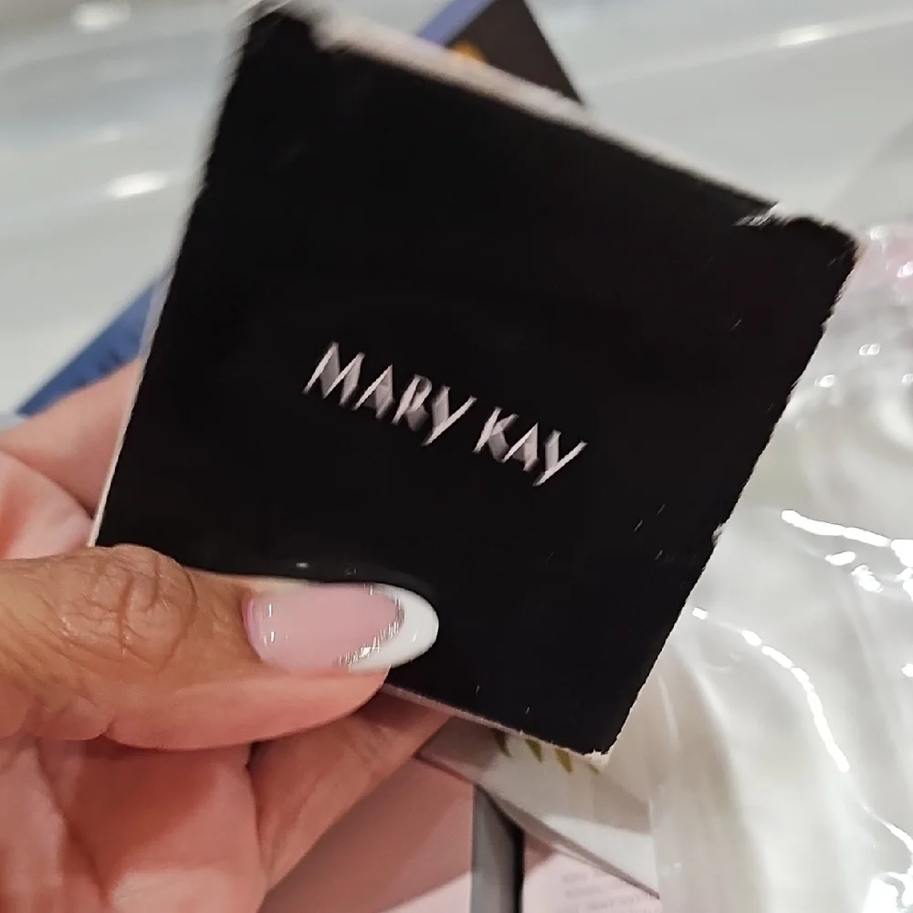 Mary Kay Loose Setting Powder - Cream